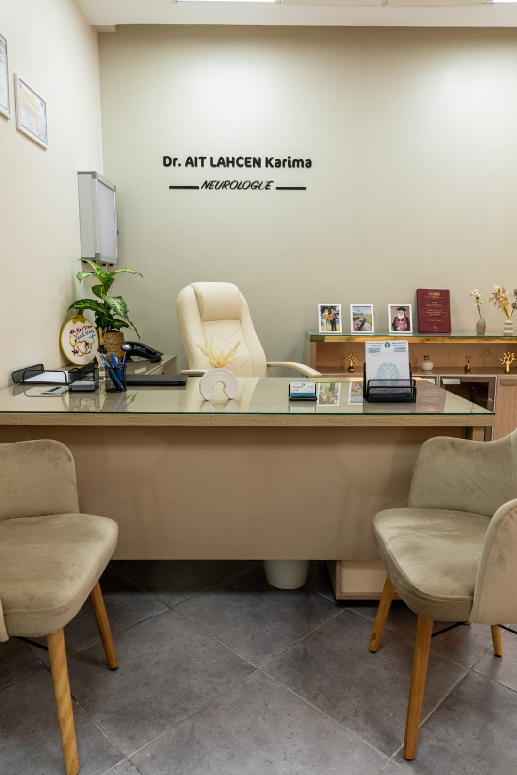 Réception du cabinet de neurologie du Dr. Karima Ait Lahcen, à Casablanca
