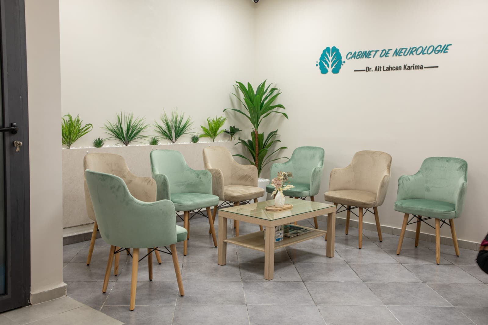 Salle d'attente du cabinet de neurologie à Hay Moulay Rachid · Sidi Othmane, Casablanca